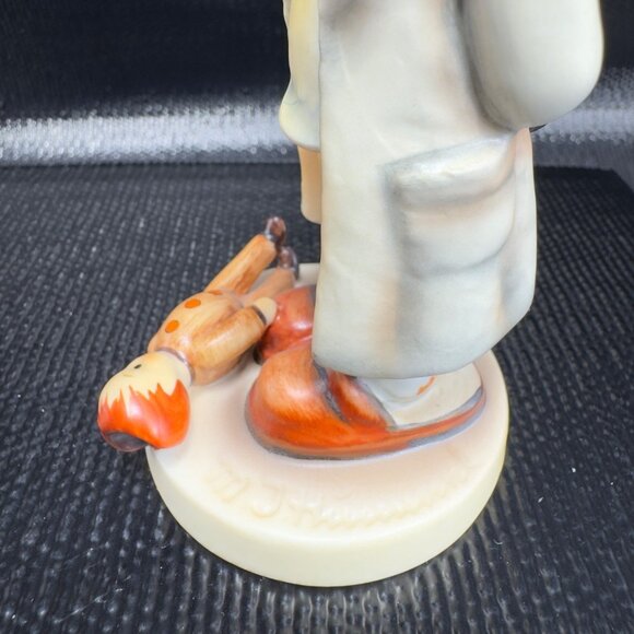 Hummel The Doctor Figurine Goebel Boy with goggles W Germany Puppendoktor VTG - Picture 8 of 11